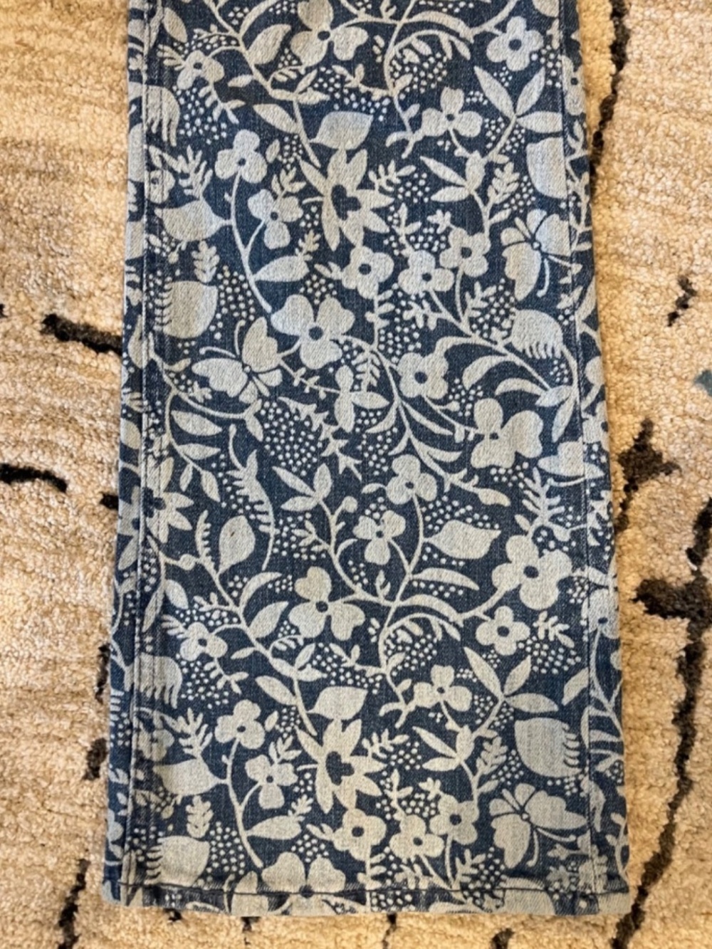 Old Navy x Anna Sui Slim Boot Cut Blue Floral Jeans Size 8 EUC - Picture 7 of 13